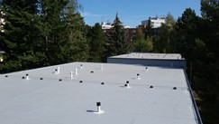 Zateplení a nová krytina z PVC fólie na střechách základní školy v Plzni