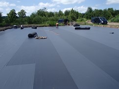 Izolace proti spodní vlhkosti nové hospodářské budovy v Manětíně